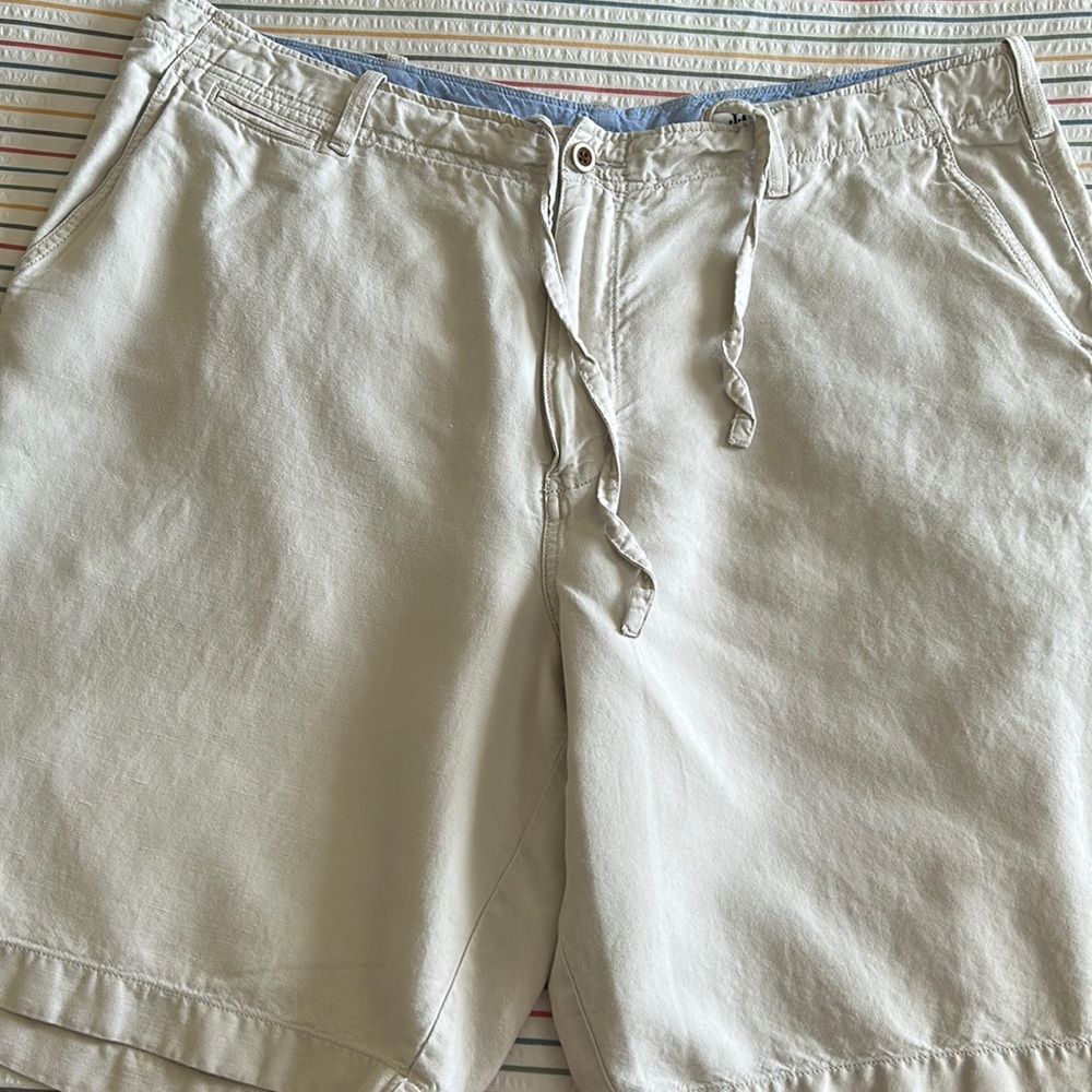 Drawstring men khaki shorts